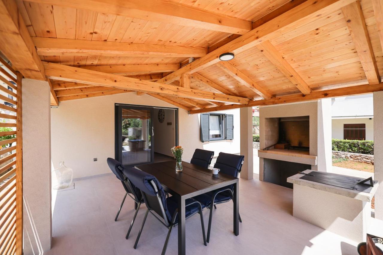 Ferienwohnung Old Road Vir Exterior foto